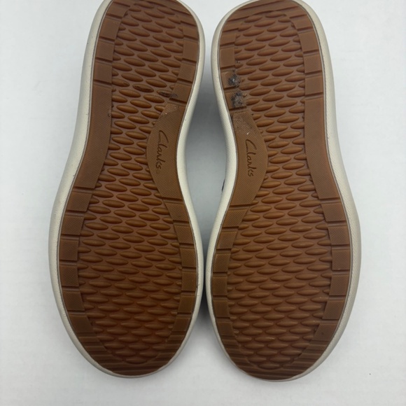 Clarks Black Suede Flat Walking Shoe Size 7 - Picture 8 of 9